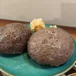 ほぐれ肉 けいしゅう - 左がほぐれ肉 右がタンバーグ