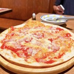 ジョリーパスタ - ベーコンのピザ☆