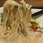 船橋 蔭虎 - 鶏白湯塩そば　麺リフト(浅草開化楼)