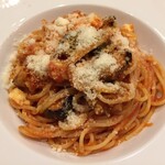 トラットリア ダ コヴィーノ - 高知産揚げ茄子とモッツァレラチーズのトマトソーススパゲッティ