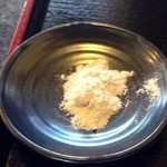 御野立庵 - 蕎麦粉を混ぜた特製の塩