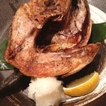 魚牛 - マグロのカマ焼き。
            ジューシーで美味しい(^o^)/