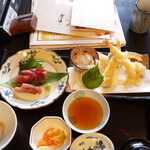 和食しゃぶしゃぶ かごの屋 - エビ天ぷらと2種のまぐろお造り定食　1,980円