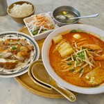 シンガポール海南鶏飯 - 週替わり定食(カレーラクサ定食)