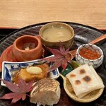 茜坂大沼 - 八寸
      ☆ 山形産香茸と鱈の白子の茶碗蒸し
      ☆ 山形産干し柿 コノワタと生クリーム
      ☆ 岩手県産豚の角煮長葱ソース
      ☆ 富津 カマス棒寿司
      ☆ 自家製カラスミ餅
      ☆ いくらの自家製醤油漬け