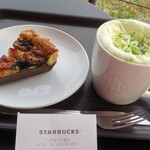 スターバックスコーヒー - ベーコンとほうれん草のキッシュ•メルティホワイトピスタチオモカ　￥1030