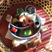 韻松亭 - 逸品が美しく盛り込まれた籠。ワイン片手にゆっくり永遠に味わっていたい。¥4180 のコースのメイン。出汁巻玉子 ・鰊甘露煮 ・茄子 ・隠元 ・松風 ・丸十 ・酢取り蓮根 ・蟹真丈 ・南瓜 他