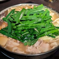 博多もつ鍋 やま中 赤坂店 - 先にしょうゆ2人前から。