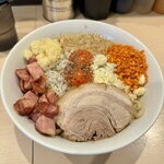 ラーメン 鷹の目 - 限定メニュー カルボナーラ～十六代真っ赤卵Ver～ 1300円