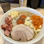 Ramen Taka No Me - 限定メニュー カルボナーラ～十六代真っ赤卵Ver～ 1300円