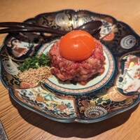 肉亭ふたご iki 新宿店 - 粋なユッケ