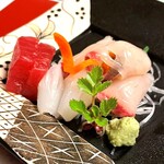 日本料理 卯之庵 - お造り(鯛ウニ巻き、マグロ、烏賊)