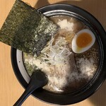 麺や 鶏恵 - とろ醤油ﾗｰﾒﾝ(ｶﾞｰﾘｯｸﾊﾟｳﾀﾞｰ大量)