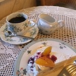 カフェレストラン　まつぼっくり - 食後のコーヒーとサービスでいただいたケーキ♪