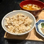 小布施 寄り付き料理 蔵部 - 羽釜 イワナときのこの炊き込みご飯