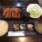 徳永肉酒場 - 