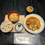 Obuse Yoritsukiryouri Kurabu - 信州太郎ポークの生姜焼き 羽釜 イワナときのこの炊き込みご飯＋400円
