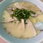 Kyuushuu Ramen Chinryuuken - チャーシュー麺（カタメ）＋おにぎり1皿（2個）
                        900円＋200円