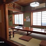 鰻重 - さすがに月曜日の11時、小上がりは無人です