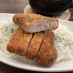 Oufuu Donabe Kare Oumiya Seiuemon - 大分県錦雲豚のロースカツカレー(大盛) 1,420円