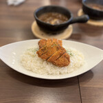 Oufuu Donabe Kare Oumiya Seiuemon - 大分県錦雲豚のロースカツカレー(大盛) 1,420円