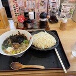 うどん花むすび - 岩のりと背脂の肉うどん(つけ汁)