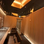 北新地焼肉 きらく - 天井が高くラグジュアリーな雰囲気の焼肉屋さんです✩.*˚デートや記念日、ほぼ個室なのて忘年会や新年会にも。