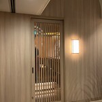 北新地焼肉 きらく - 白木が清潔感のある北新地らしいコンパクトな佇まいです✩.*˚