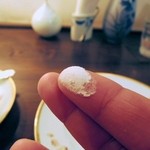 伊東屋珈琲 - 実に細かくで滑らかなお砂糖でした。（この粉糖だけで、水準がわかると思いました。）