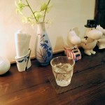 伊東屋珈琲 - テーブル風景。