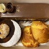 菓子工房 ショコラ - 奥「紅茶ショコラケーキ」、右下「シュークリーム」、左下「パンプキンティラミス」