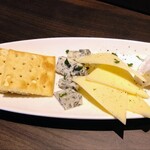 ESOLA - チーズ盛り合わせ(ハーフ)