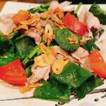 Sobashuzen Adumino - 豚肉とガーリックオイルのサラダ