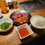 Sumibi Yakiniku Shokujin En - 五種盛り定食