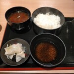 天ぷらとワイン 小島 - 漬物､みそ汁､ご飯､天つゆ