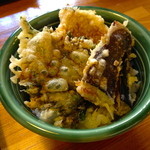 gansokamonambanhonke - ミニ天丼（¥ 400）；　天つゆを後からかけるタイプでした。