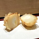 てんぷら 近藤 - 甘い小玉ねぎ