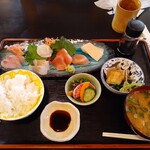 きなせ亭 - 天然魚の刺身定食1400円