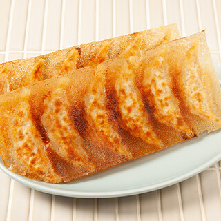Elegant fried Gyoza / Dumpling that bring out the maximum flavor of the ingredients, unique to our store