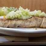 キッチン ブルー グローブ - ロースソテーは分厚く、長惣デュクセルも山盛りです！