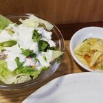 キッチン ブルー グローブ - サラダ、お新香のアップ