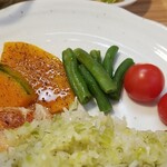 キッチン ブルー グローブ - 備え付け野菜のアップ