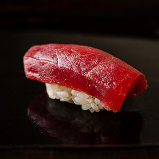 The best of Edomae sushi and town Sushi! Top-notch nigiri a la carte