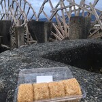 Aコープ - 朝倉三連水車と『かしわおにぎり』です