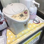 Aコープ - 同店にも お湯のサービスがありました