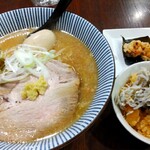 Yaki Miso Ramen Yadoya - 味玉味噌 1100円、日替飯 400円