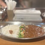 ポークビンダルー食べる副大統領 - 彩りのいい綺麗カレー(*´ω｀*)