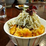 Yaki Miso Ramen Yadoya - 日替飯 400円、エビ出汁ごはんの釜揚げしらすのせになります