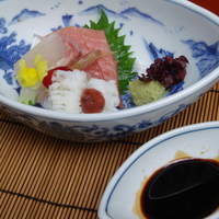 ひろ文 - お造り　中トロ　タイ　イカ　牡丹鱧の梅肉合え