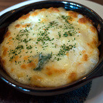 「モッツァレラチーズたっぷりの海老ドリア」（900円）。ホントにチーズたっぷり。海老プリプリでございました。